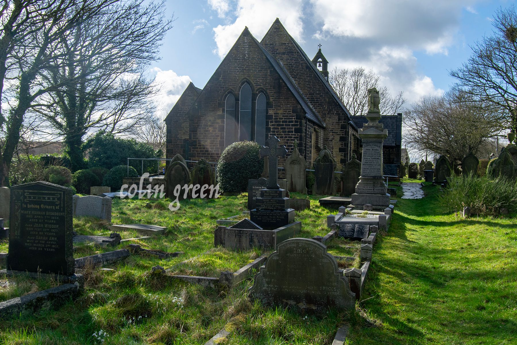 The churchyard and northern area of St Luke's Church, Norland.