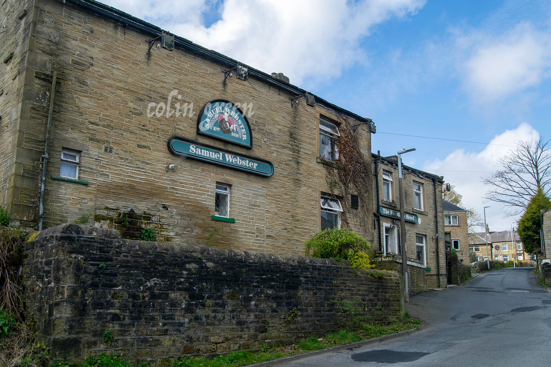 Picture of the Fountain Head Inn, Pellon, Halifax, the pub once being the home of the Webster Family of brewing fame who operated the nearby Fountain Head Brewery.