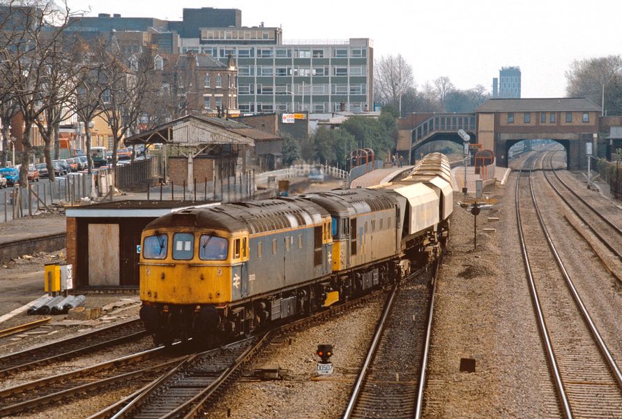 33023+33033 West Ealing 10th April 1991