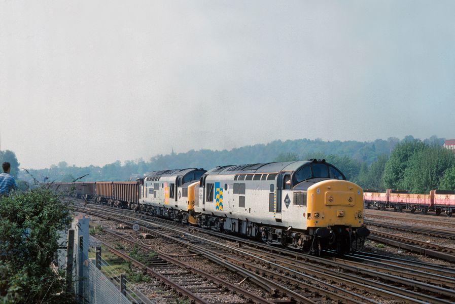 37220+37194 Redhill 2nd May 1995