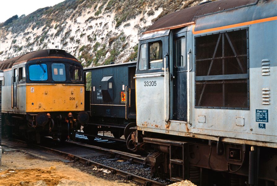 33205+33206 Dover Town Yard 10th September 1990