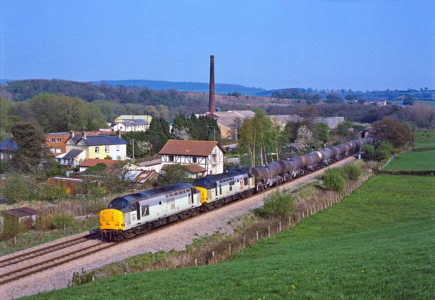 37674+37695 Ponthir 27th April 1995