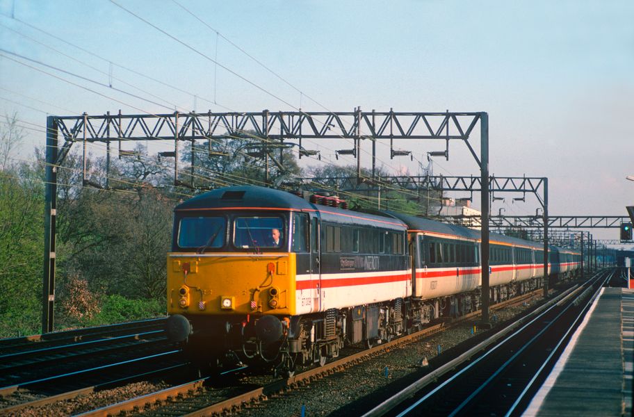 87009 South Kenton 11th April 1994