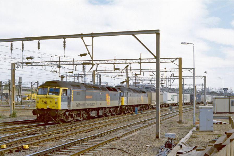 47186+47313 Willesden Junction 13th April 1997