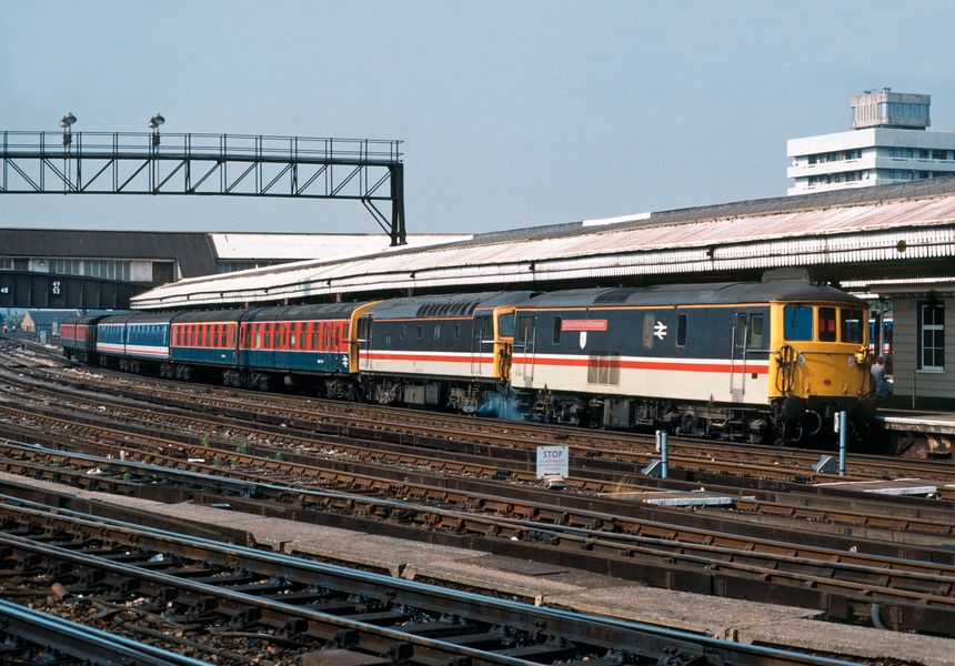 73205+83301 Clapham Junction 2nd August 1991