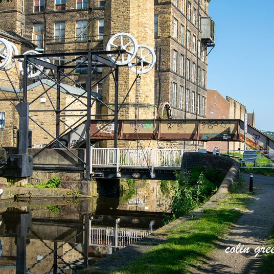Turnbridge Road Lift Bridge, Huddersfield Broad Canal