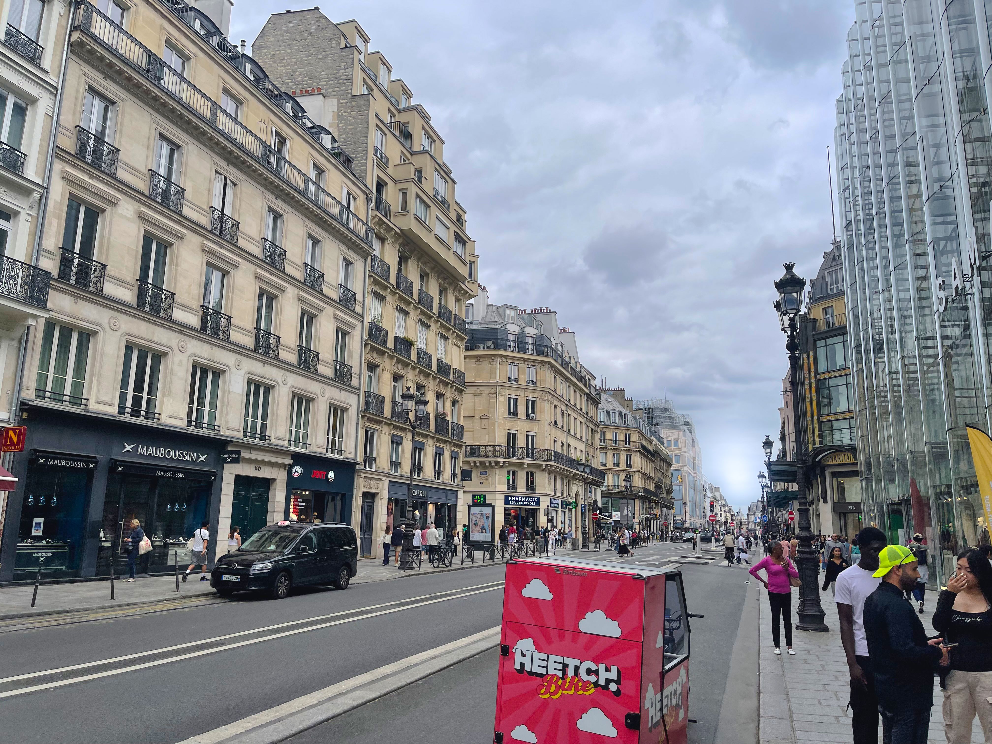 Busy urban street scene by viton4ik | Clickasnap